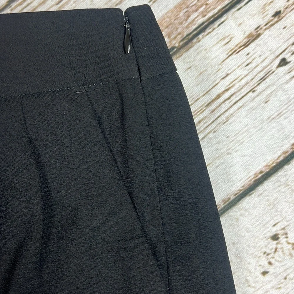 Express Shorts - Blouse Material - Picture 3 of 4